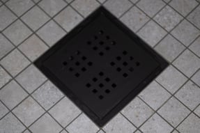 Feil på innebygget toalettsisterne (1)